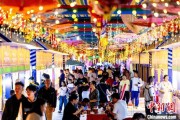 事业顺利宁夏银川：非遗焰火迎端午 市民“粽”享夏日时光
