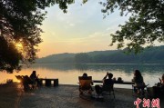 事业顺利“移动卧室”重塑旅行方式 “Z世代”爱上车轮上的家