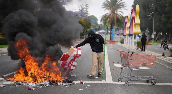 特朗普：洛杉矶骚乱事件是“外国入侵”，国民警卫队将留在洛杉矶，直到没有危险为止！最新民调(🔴)显示......