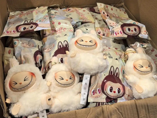 Labubu的假货产业链：秘密全球发货，工(🛂)厂谁也不能来看